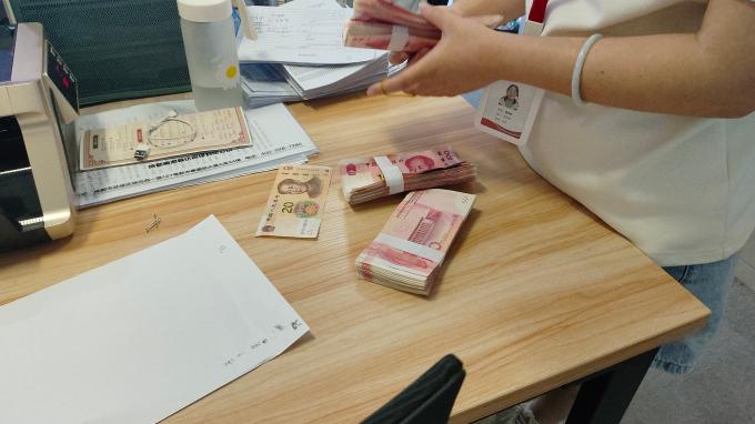 9月(yuè)13日(rì)四川成都(dōu)黃(huáng)女(nǚ)士簽約老(lǎo)湯和(hé)烏雞米線(圖1)